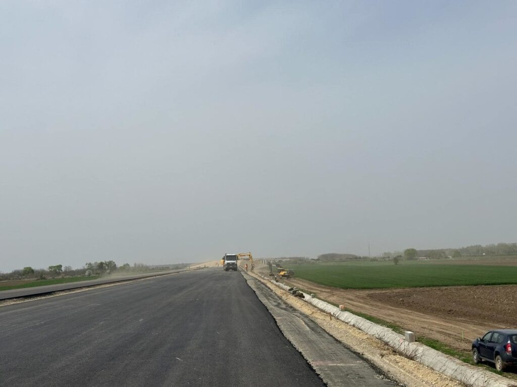 (VIDEO) Stadiul lucărilor la tronsonul 4 al Drumului Expres Craiova-Piteşti a ajuns la 48%