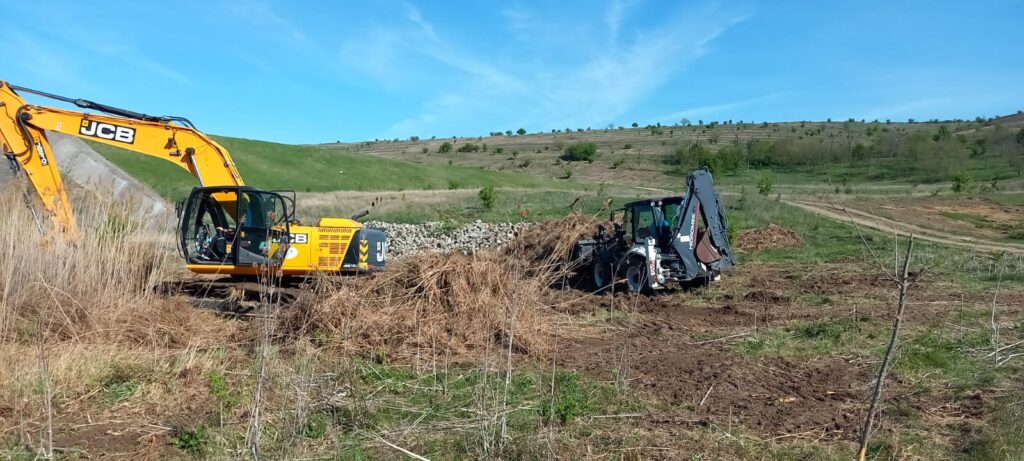 ABA Jiu: Lucrări de reabilitare albie aval deversor baraj Fântânele