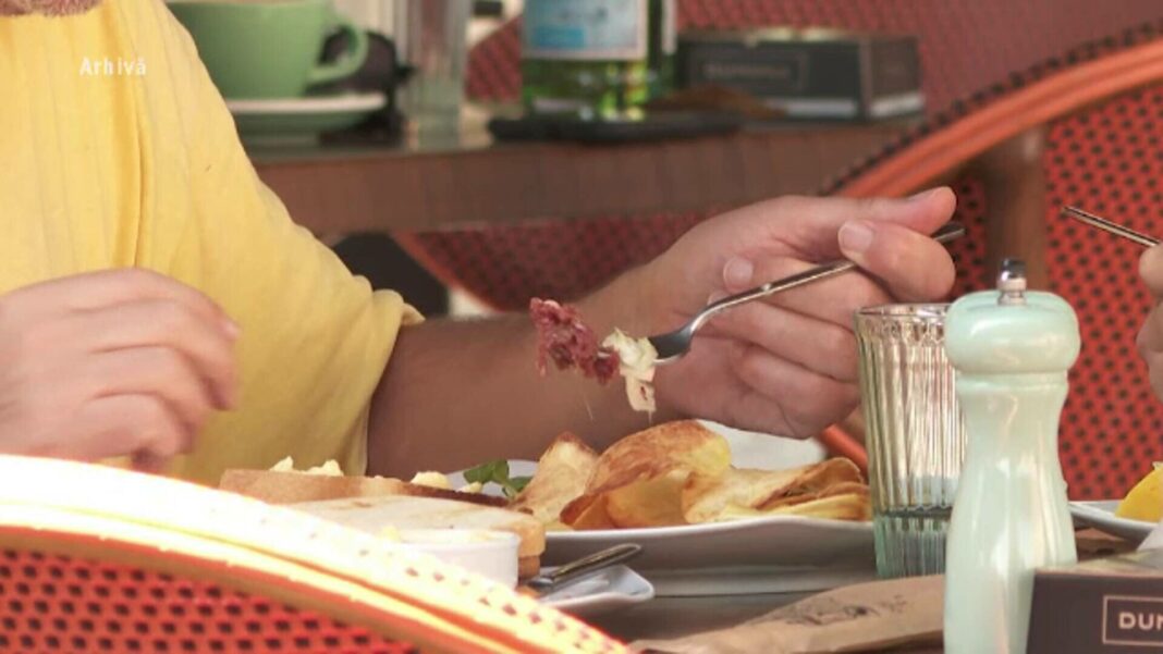 Bărbatul resuscitat la Brașov după ce s-a înecat cu mâncare a murit