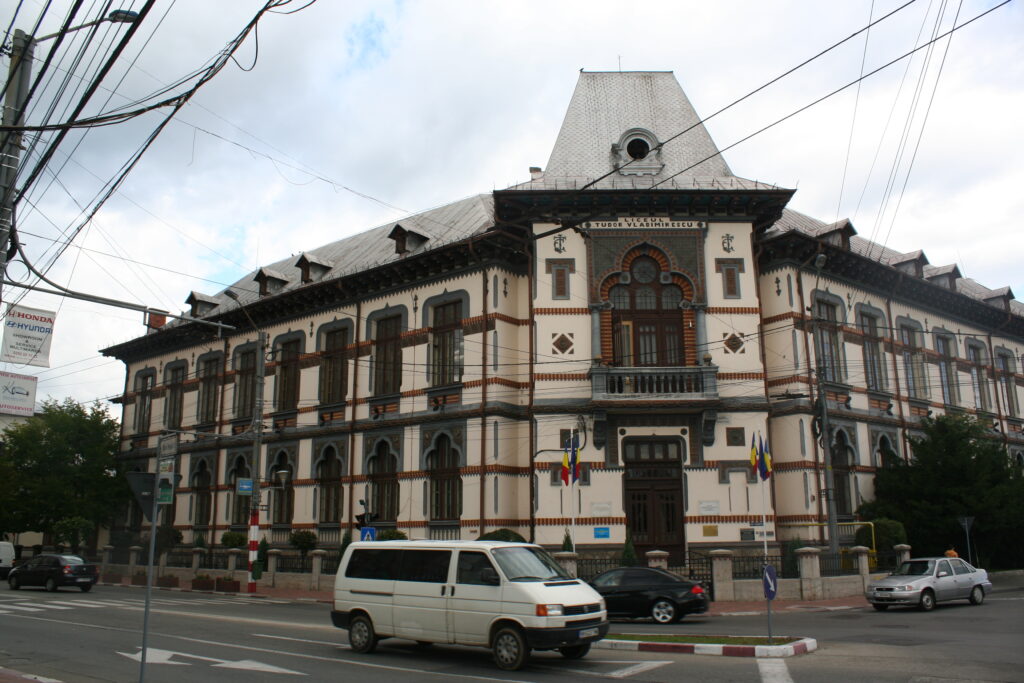 Reparații de 12,8 milioane de lei la Colegiul Național „Tudor Vladimirescu”, afectat de cutremure