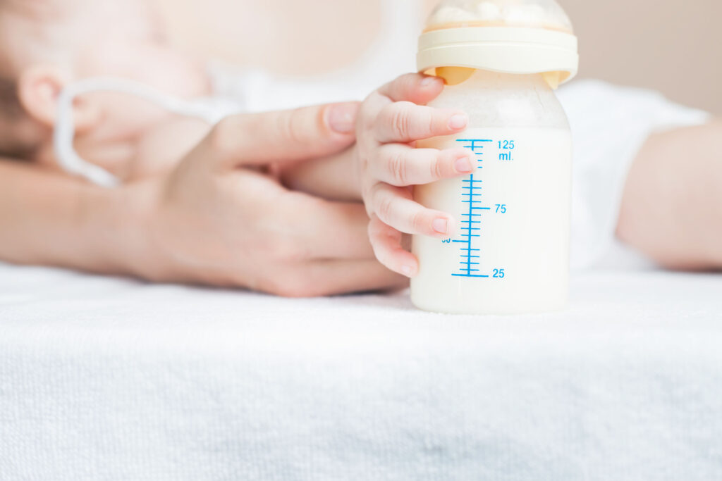 Raport: Nestlé adaugă zahăr și miere la laptele pentru sugari vândut în țările mai sărace