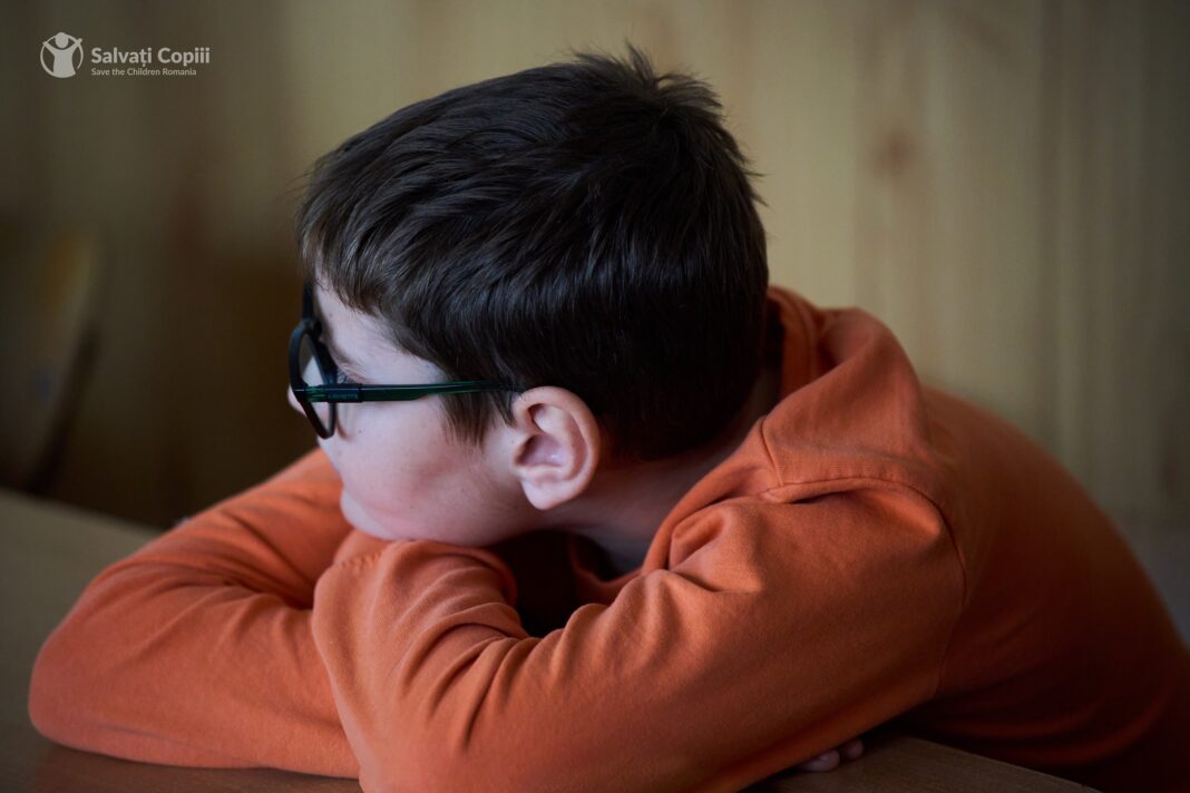 Aproximativ unul din trei copii (36%) cu părinții plecați are (și) mama plecată