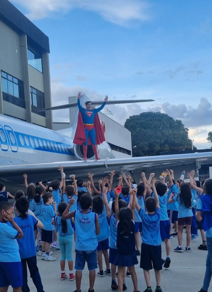 Asemănător lui Clark Kent, un brazilian se transformă accidental în super-erou