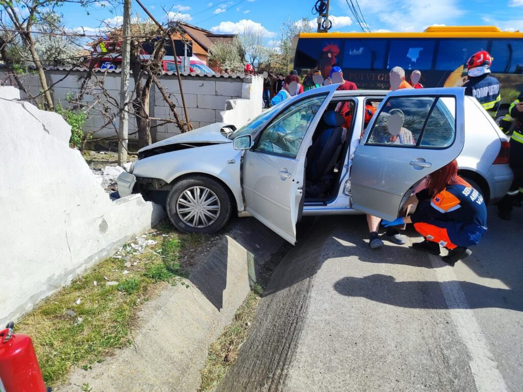 Vâlcea: Accident în Mihăești. Patru persoane au fost rănite