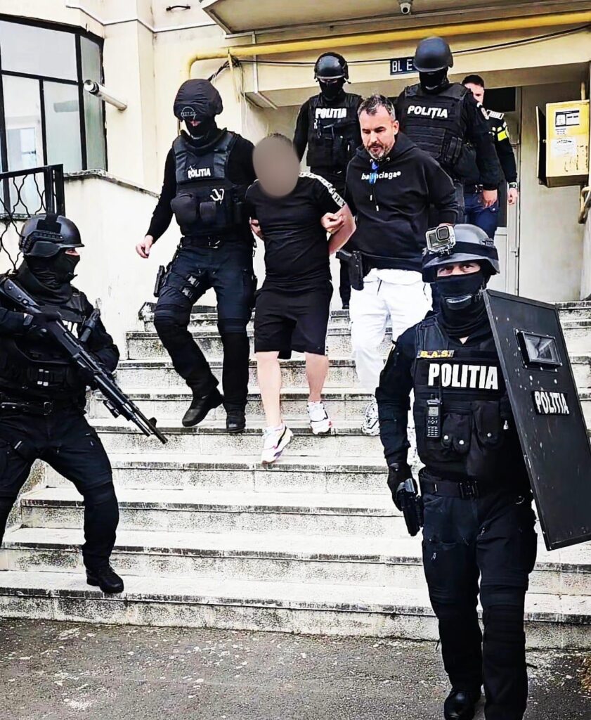 (VIDEO) Tânăr dat în urmărire națională ș internațională, prins în Craiova