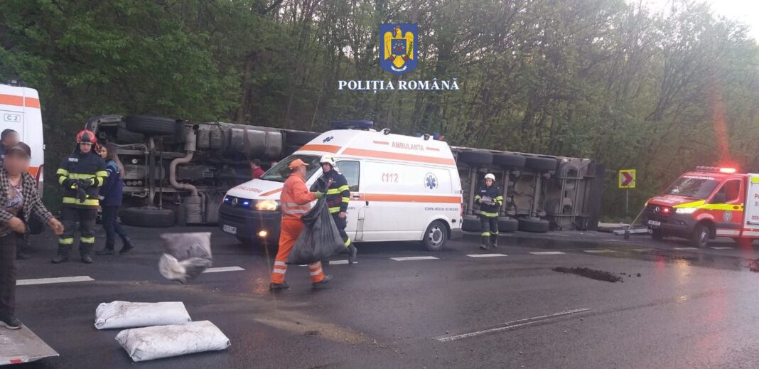 Doi minori și o femeie, răniți într-un accident pe DN 7