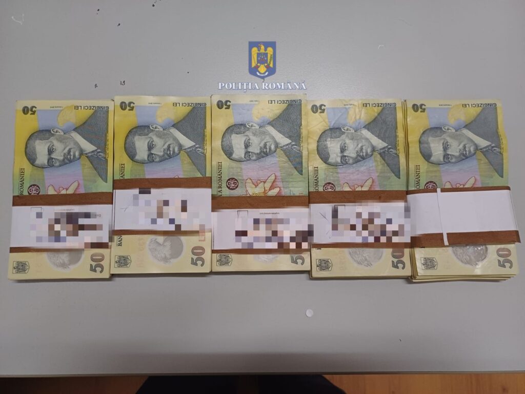 (VIDEO) Dolj: Bătrân de 90 de ani, lăsat fără 25.000 de lei de doi tineri