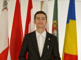 Mario Scurtu este elev în clasa a X-a la Colegiul Național „Ecaterina Teodoroiu” din Târgu Jiu