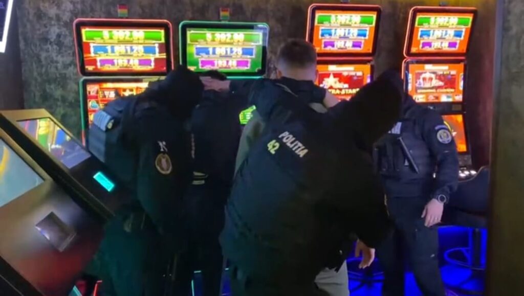 Sute de polițiști au făcut razii în Dolj
