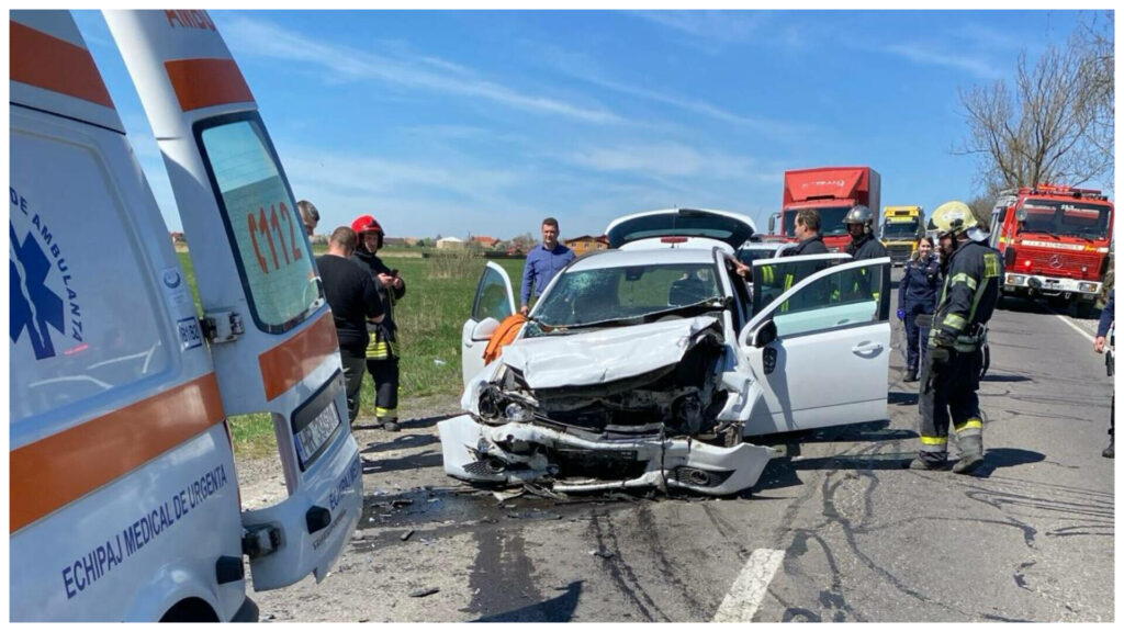 Harghita: Trei răniţi după ce două maşini s-au ciocnit pe DN 13A