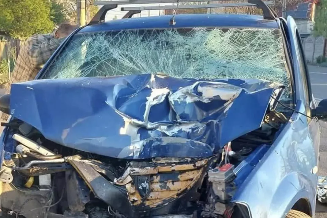 Un şofer a murit după ce a intrat într-un stâlp când fugea de poliţie