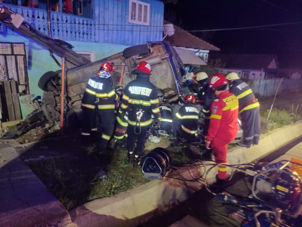 (VIDEO) Doi tineri și-au pierdut viața într-un accident la Drăgoești, Vâlcea