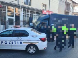 O autoutilitară a intrat în refugiul unei staţii de autobuz din Piteşti