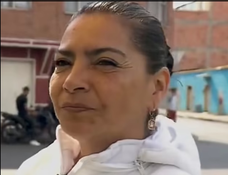 Aura Guerrero și-a amintit că a mers pe jos până la un magazin de cartier din capitala columbiei, Bogotá, doar la un biscuit și a fost răpită de o femeie și apoi crescută de o altă familie
