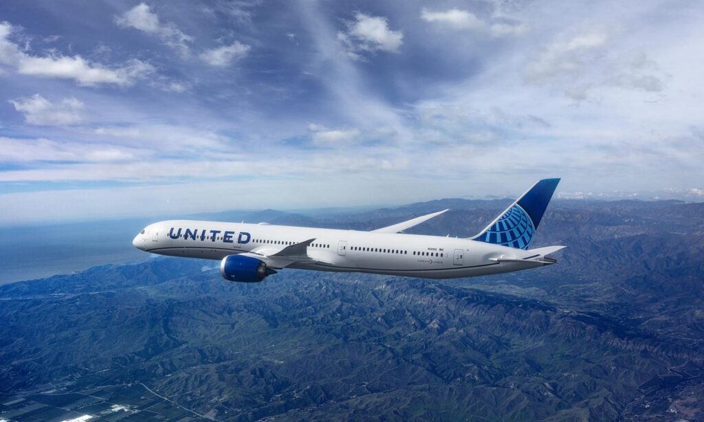 Un avion s-a întors din drum după ce o toaletă defectă s-a revărsat în cabina pasagerilor