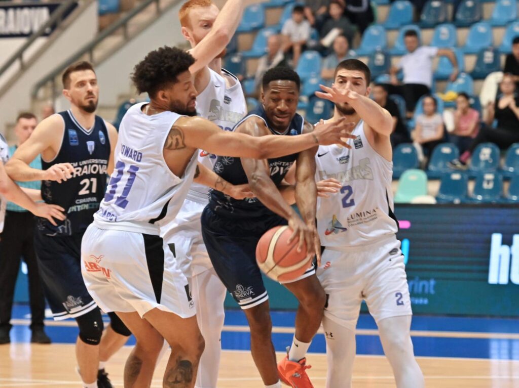 Baschet / SCMU Craiova a încheiat seria cu Laguna! Urmează semifinalele din play-out