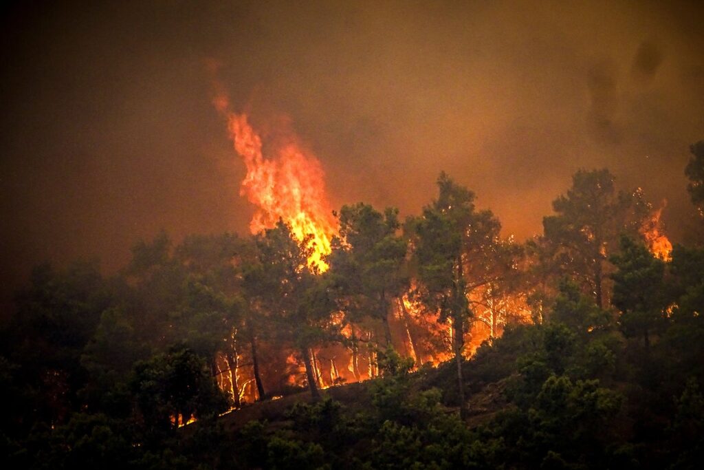 Alertă de călătorie în Grecia, din cauza incendiilor de pădure