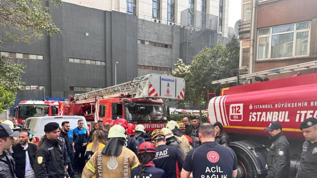 29 de morţi într-un incendiu izbucnit la un club situat într-un bloc cu 16 etaje din Istanbul