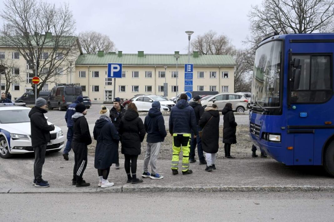 Atac armat la o școală din Finlanda