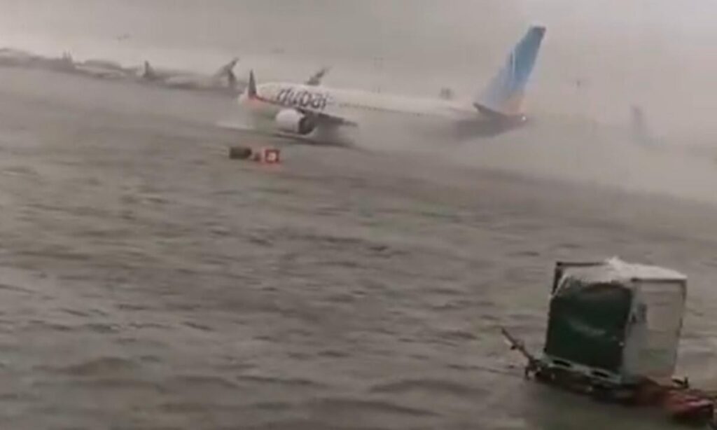 Traficul a fost reluat treptat joi pe aeroportul din Dubai