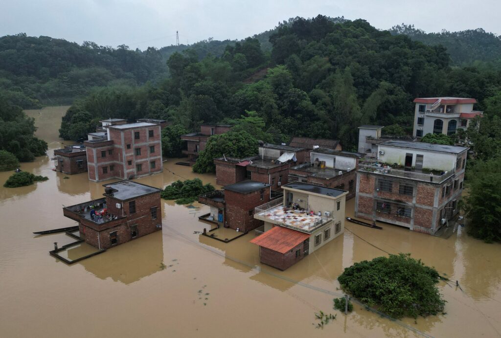 Case inundate în Qingyuan, provincia Guangdong, pe 22 aprilie 2024