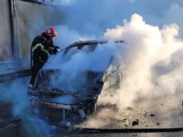 O mașină s-a făcut scrum după ce a luat foc în mers pe centura Clujului