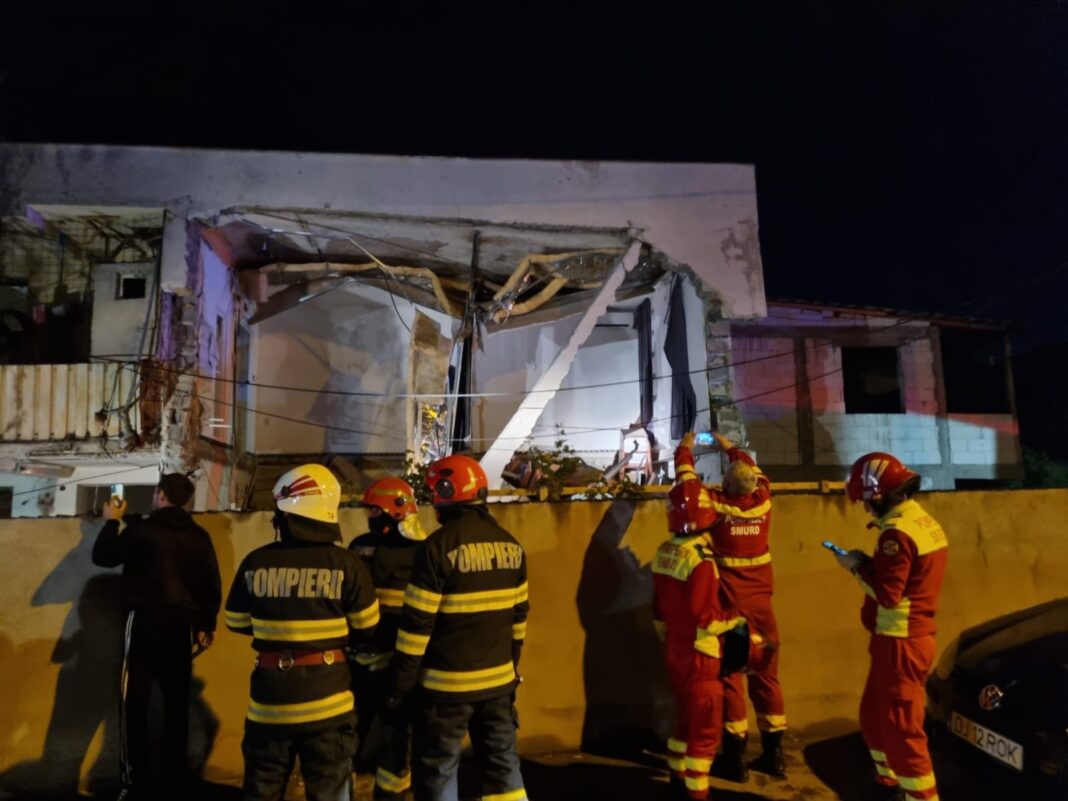 Un mort și doi răniți într-o explozie neurmată de incendiu la un cămin de nefamiliști din Craiova
