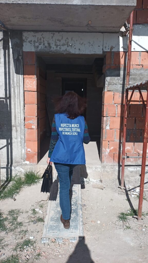 Gorj: 5 persoane munceau „la negru” în construcții la angajatori din Turceni și Țânțăreni