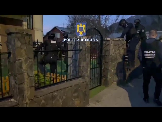 (VIDEO) Percheziții la persoane cercetate pentru înșelăciune și fals în înscrisuri sub semnătură privată