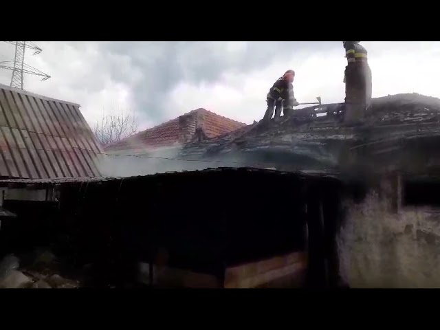 (VIDEO) Incendiu la o gospodărie din Caracal