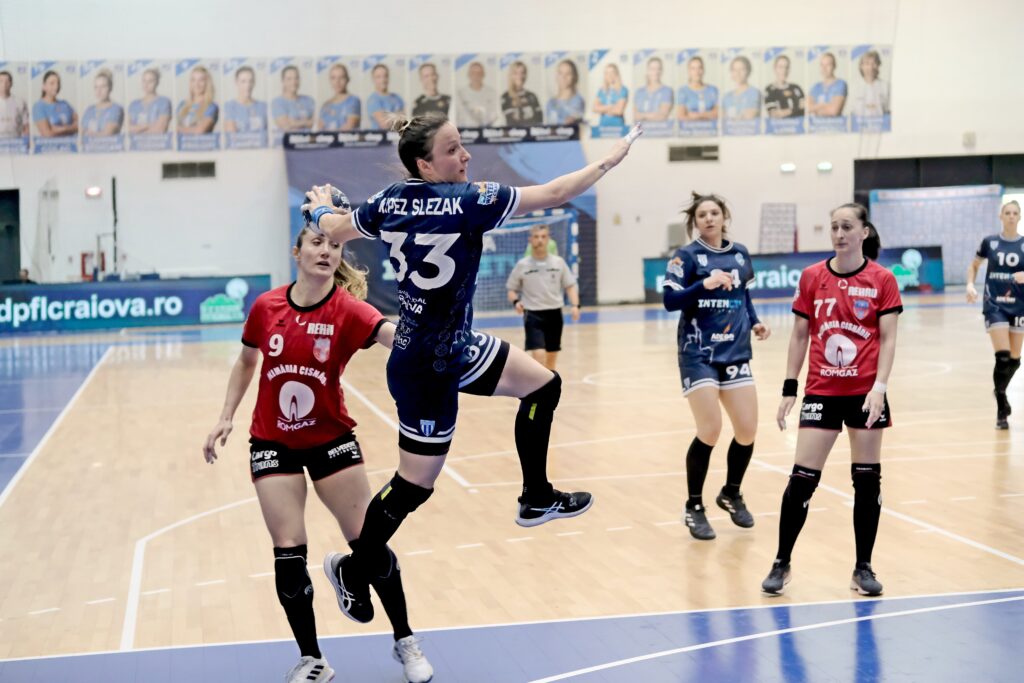 Handbal (f) | SCMU Craiova s-a impus în fața Măgurei Cisnădie