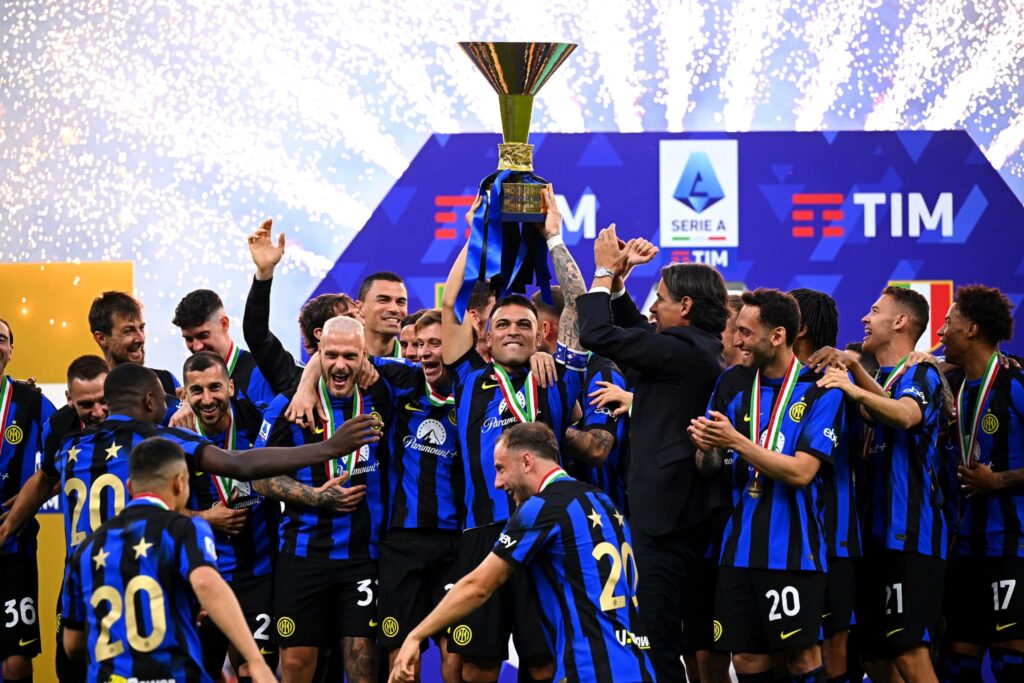 Inter a primit trofeul de campioană a Italiei