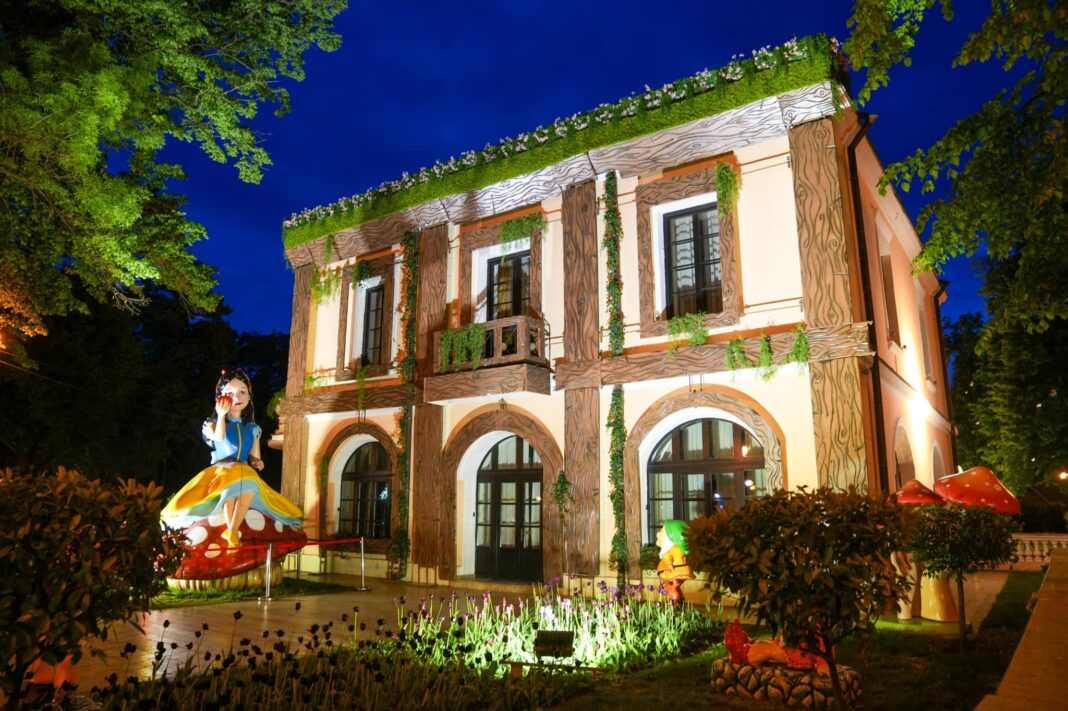 Ultimul weekend alături de Albă ca Zăpada și cei șapte pitici, în Parcul Nicolae Romanescu