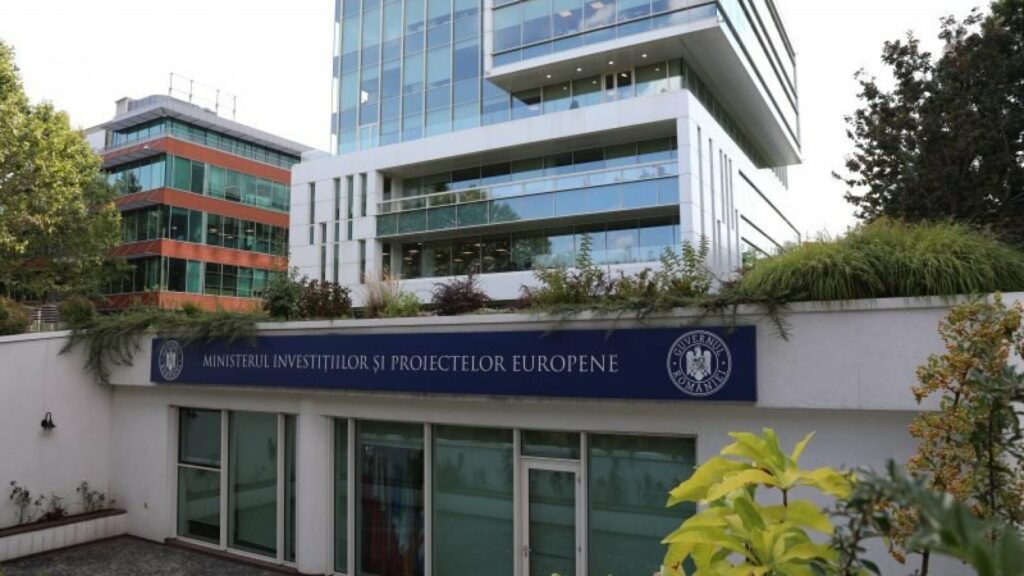 Salariații din Ministerul Investițiilor și Proiectelor Europene protestează și astăzi