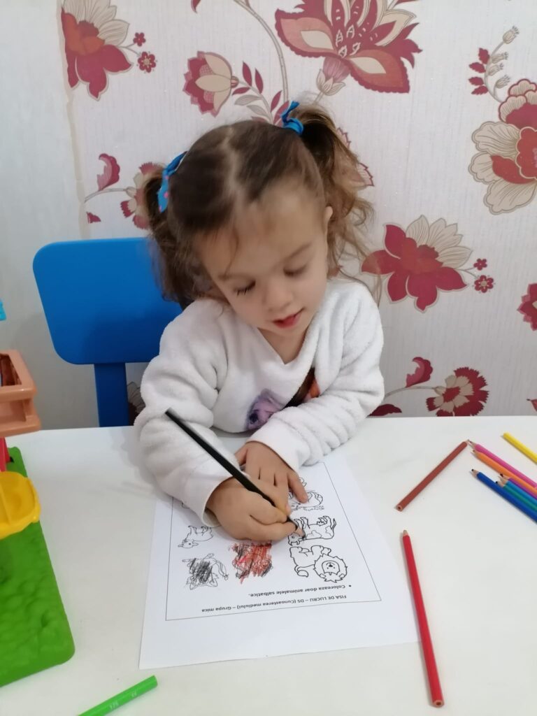 Micuța Amina, grav bolnavă, are nevoie de ajutor pentru a trăi