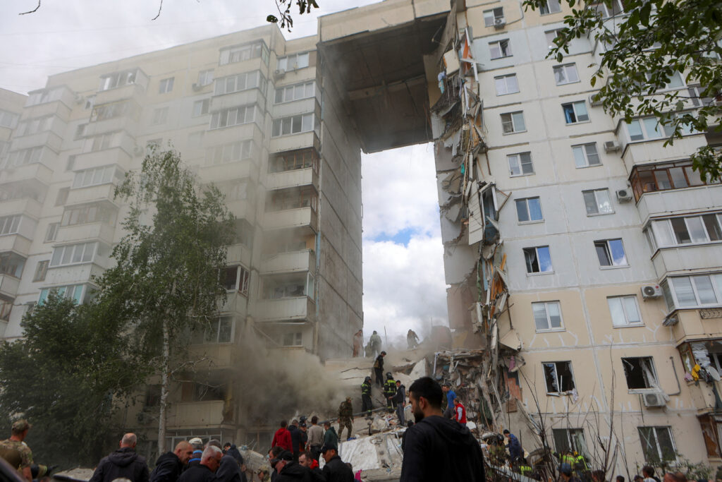 Rusia: Un bloc de apartamente s-a prăbușit parțial, după bombardare. Sunt cel puțin 13 morți