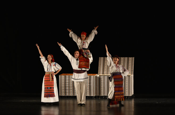 Teatrul Colibri Craiova prezintă „Pupăza din tei“ la Festivalul din Alba Iulia