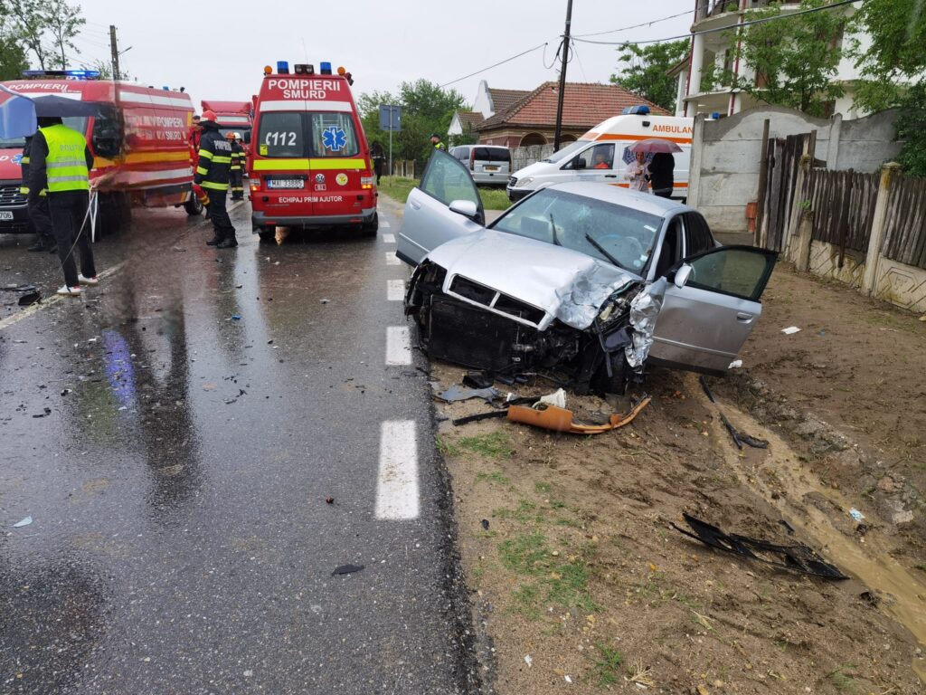 (VIDEO) UPDATE Dolj: Accident cu un mort și cinci răniți în Sadova