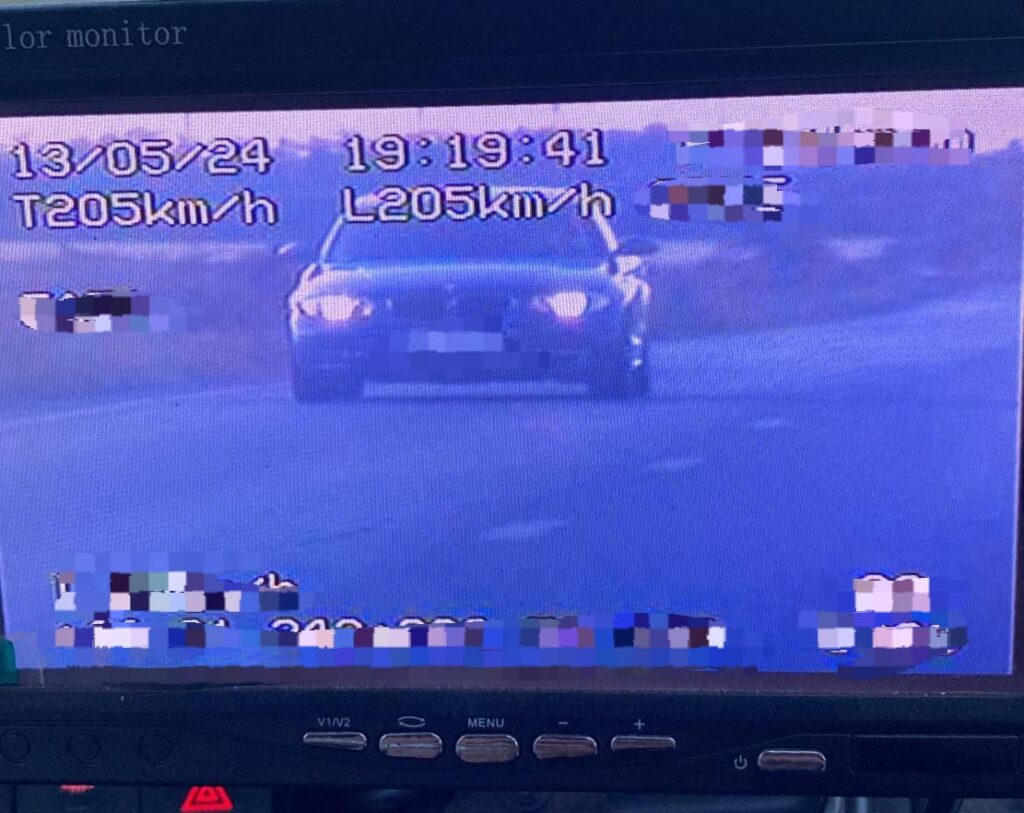 Conducea cu 205 km/h pe o șosea din Mehedinți