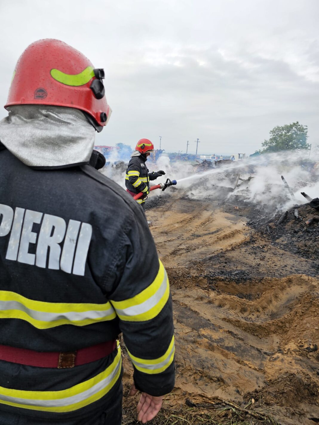 Incendiu la un depozit de lemne din Ostrovu Corbului