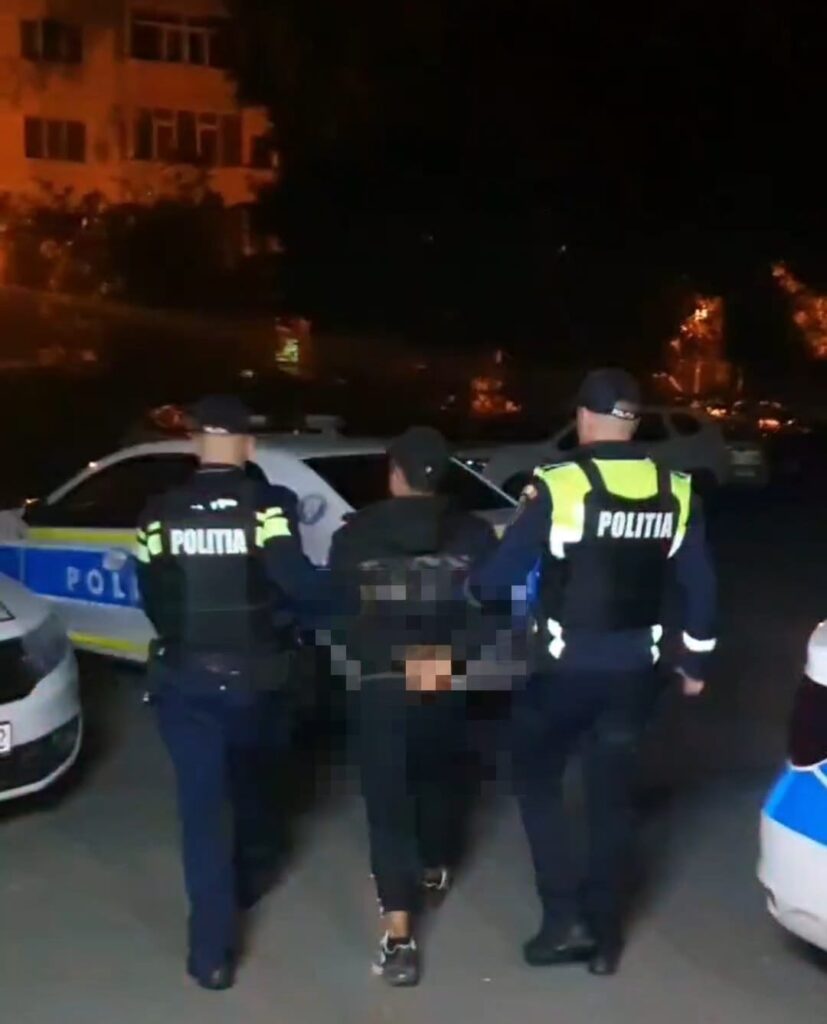 (VIDEO) Craiovean, reținut pentru furt din auto