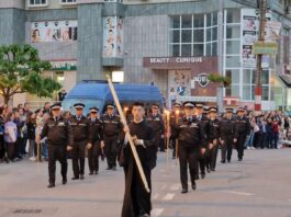 Procesiune cu sute de preoți la Târgu Jiu