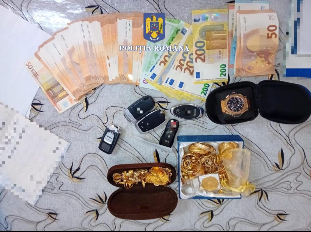 Percheziţii la craioveni acuzați de trafic de migranți și skimming