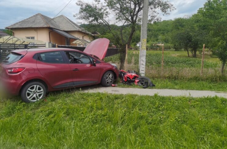 Vâlcea: Tânără de 18 ani, care conducea o motocicletă, rănită într-un accident la Buneşti