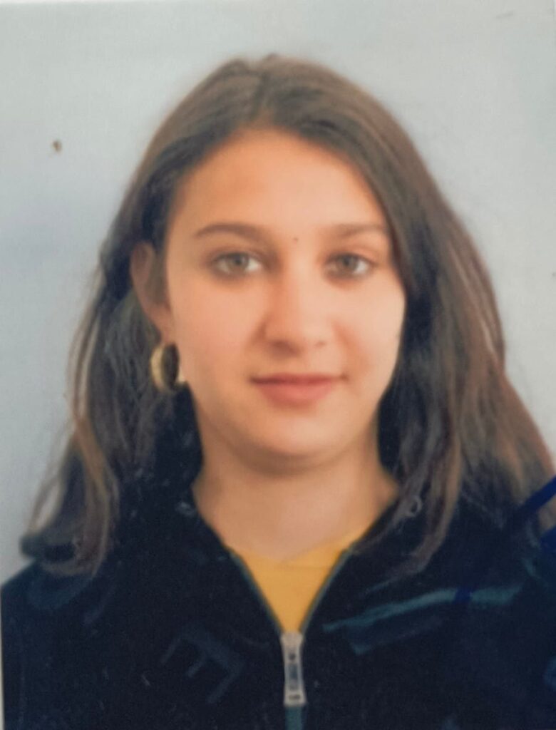 Vâlcea: O fată de 13 ani, căutată de poliţişti