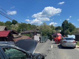 Doi răniți într-un accident între două mașini și un ATV