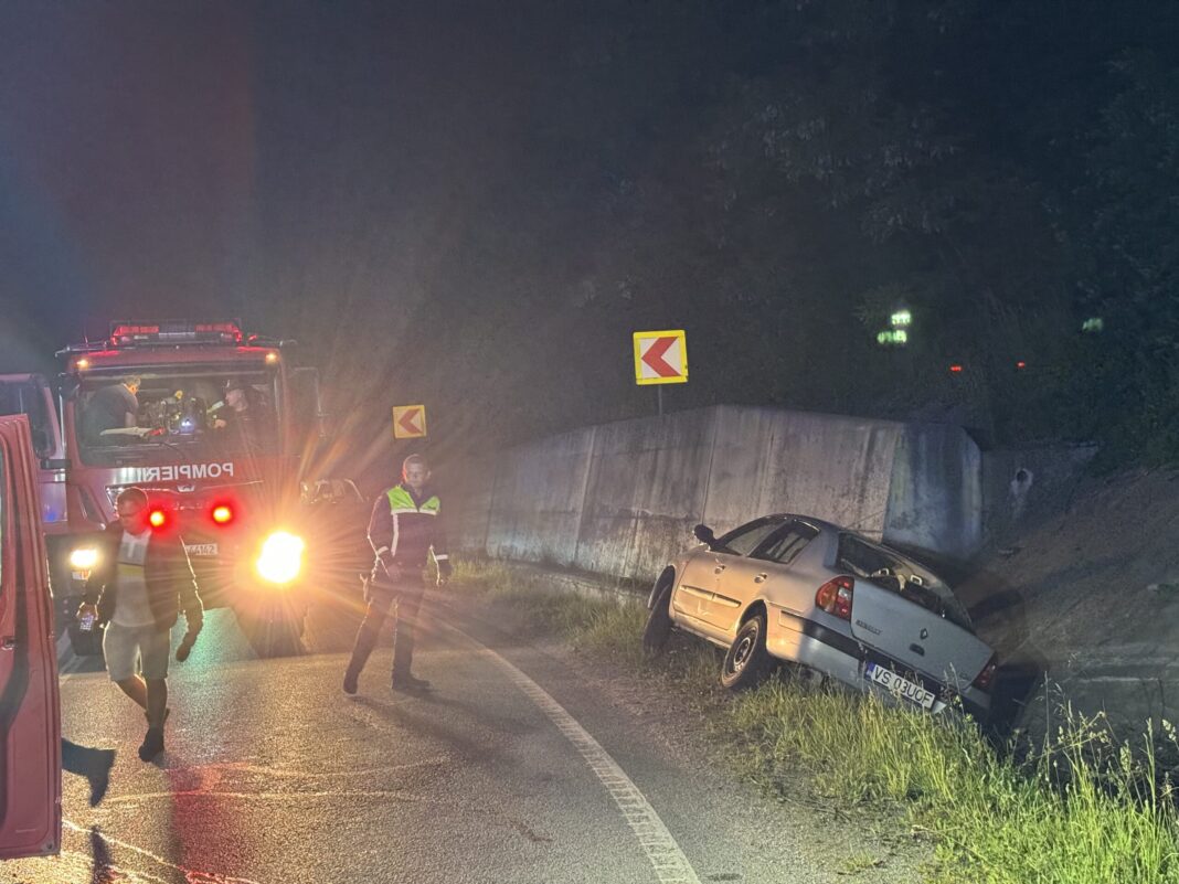 Şofer rănit grav după ce a intrat cu maşina într-un zid de beton