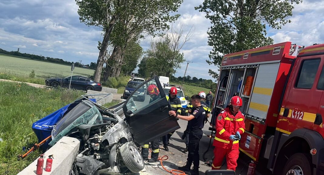 Un preot a murit, iar altul a fost grav rănit într-un accident provocat de un băiat de 18 ani fără permis