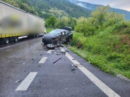 Vâlcea: Doi răniți într-un accident între un autoturism și un TIR la Robești