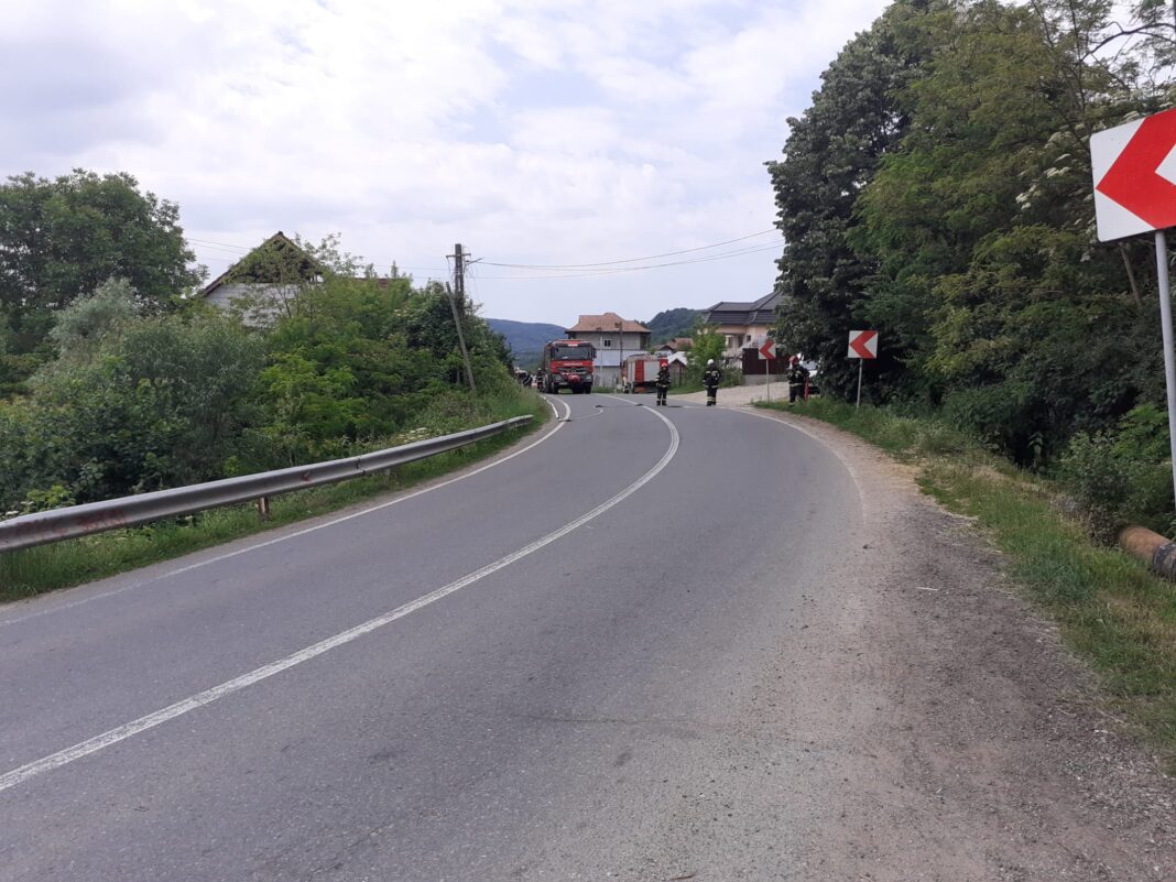 Vâlcea: Mai mult familii au fost evacuate după ce o maşină a rupt o conductă de gaz